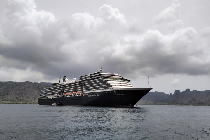 Top Komodo Island Shore Tour for passengers of Cruise Ship