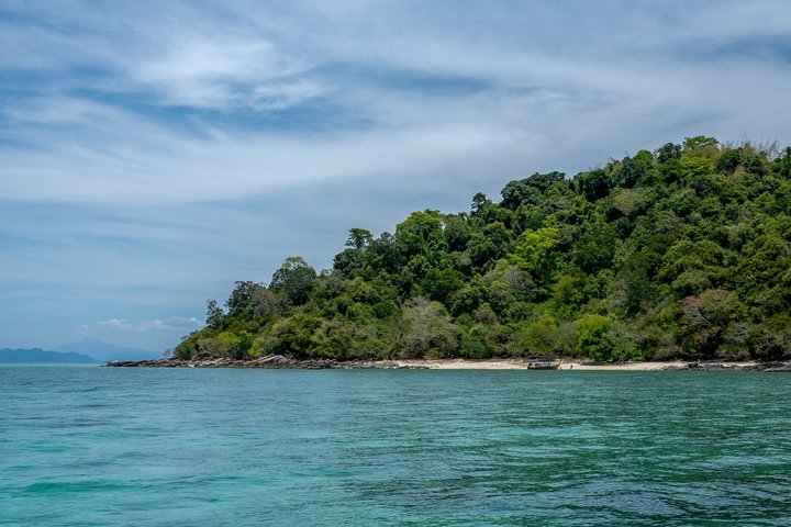 Island Cruise from Phuket to Phi Phi Islands with Maya Bay Visit