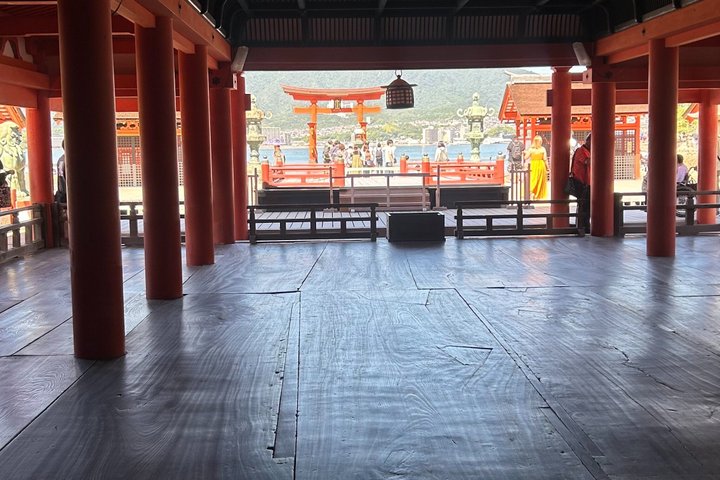 Hiroshima and Miyajima 6 and half Hour Guided Tour