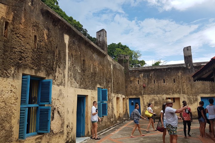 Full-Day Private Stone Town +Spice Farm and Prison Island Tour