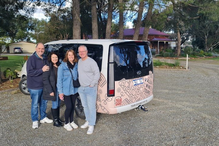 Barossa Valley Wine Tour. Local Guide, Barossa pickup, & lunch