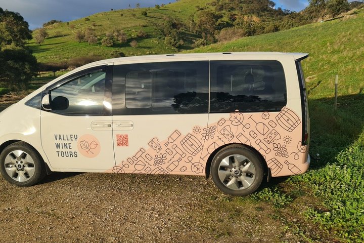 Barossa Valley Wine Tour. Local Guide, Barossa pickup, & lunch