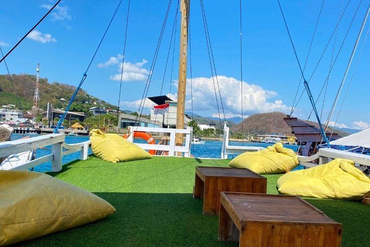 Explore Komodo Open Trip 2 Days 1 Night