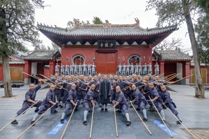 Luoyang Private Day tour to Longmen Grottoes and Shaolin temple