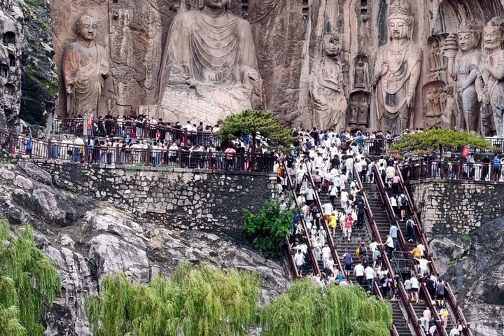 Luoyang Private Day tour to Longmen Grottoes and Shaolin temple