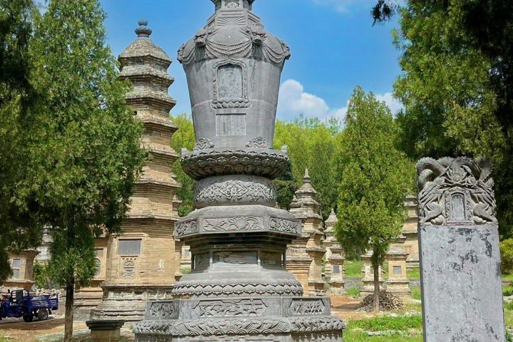 Luoyang Private Day tour to Longmen Grottoes and Shaolin temple