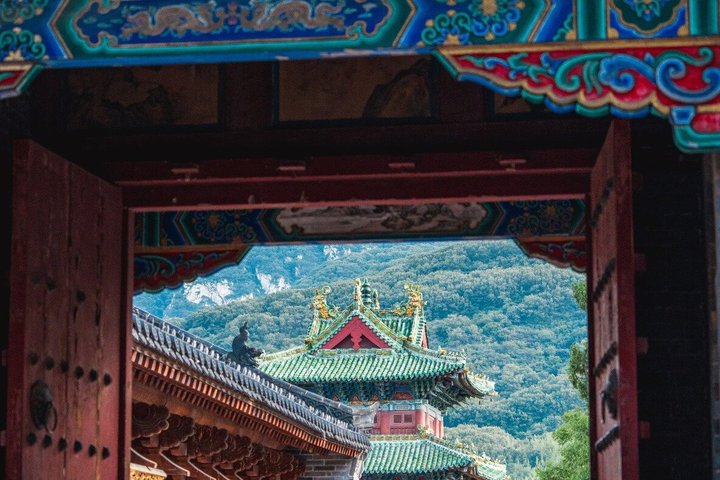 Luoyang Private Day tour to Longmen Grottoes and Shaolin temple