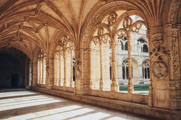 From Fátima: Batalha, Alcobaça, Nazaré Private Tour