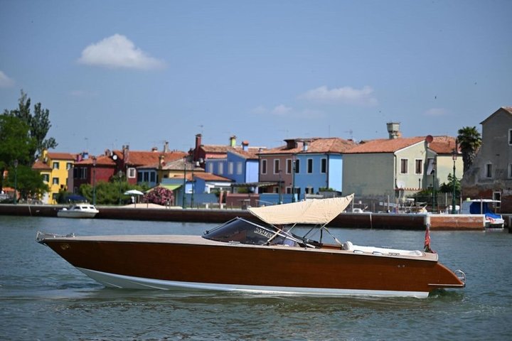 Tour 7 hours islands of the Venice Lagoon by rental speedboat