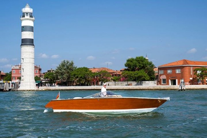Tour 7 hours islands of the Venice Lagoon by rental speedboat