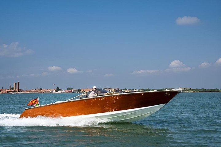 Tour 7 hours islands of the Venice Lagoon by rental speedboat