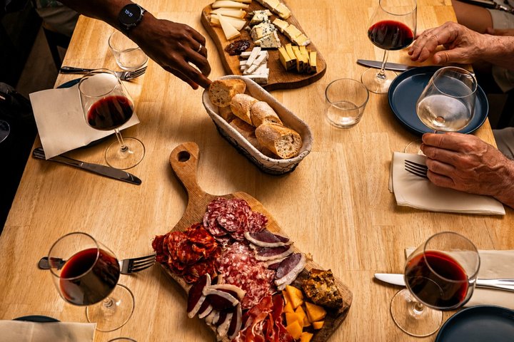 Bordeaux Food and Wine Tour : Authentic Artisan Flavors
