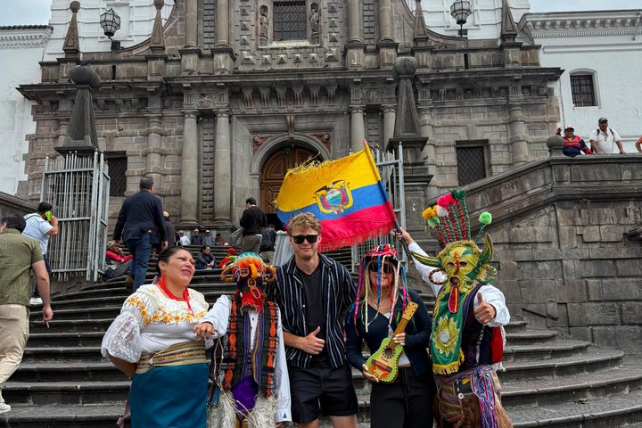 PRIVATE City Tour: Quito Colonial, Half the World and Cable Car