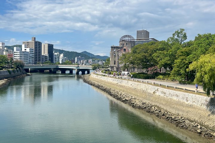 Hiroshima and Miyajima 6 and half Hour Guided Tour