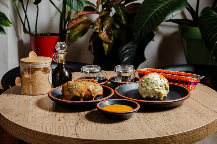Cuenca Table Food Tour with 15+ Tastings