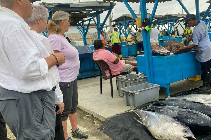 Taste of Ecuador: Fish Market, Forest trail, Local Food & Crafts