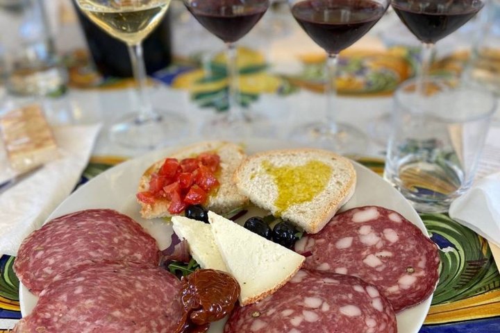 Tuscany Horseback Riding and Winery Tour with Lunch