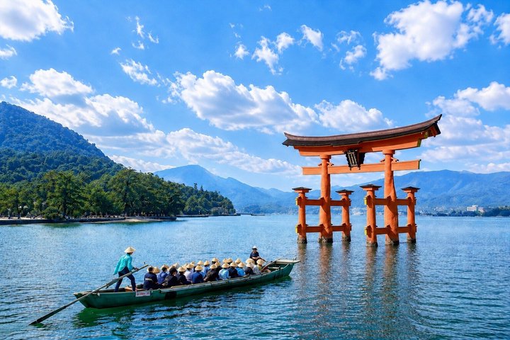 Hiroshima & Miyajima: 2 UNESCO Sites 1-Day Small Group Tour