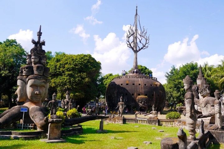 Vientiane Private Full-Day Tour with Buddha Park and Lunch
