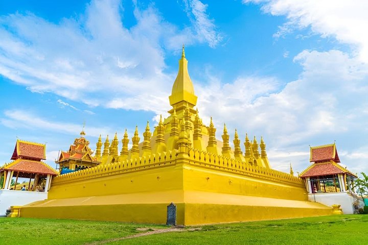 Vientiane Private Full-Day Tour with Buddha Park and Lunch