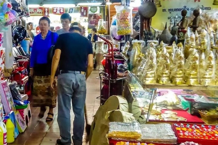 Vientiane Private Full-Day Tour with Buddha Park and Lunch