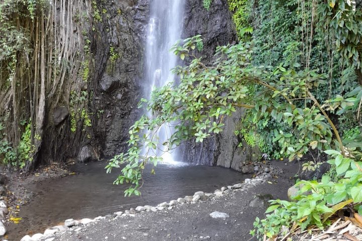 Dark View Falls with Sammy Taxi and Tours