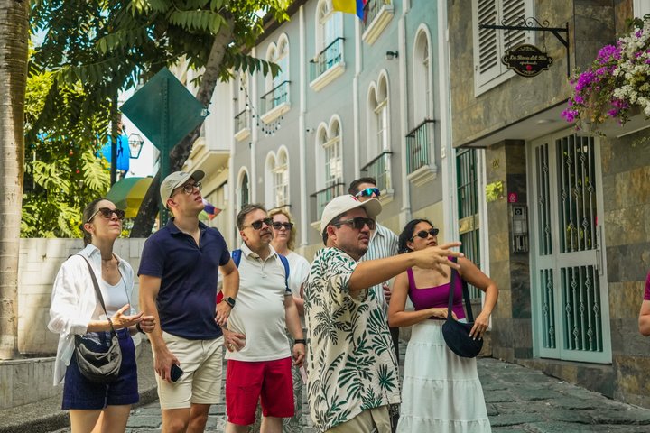 Guayaquil Layover Sightseeing Tour with Round-Trip Airport Transport