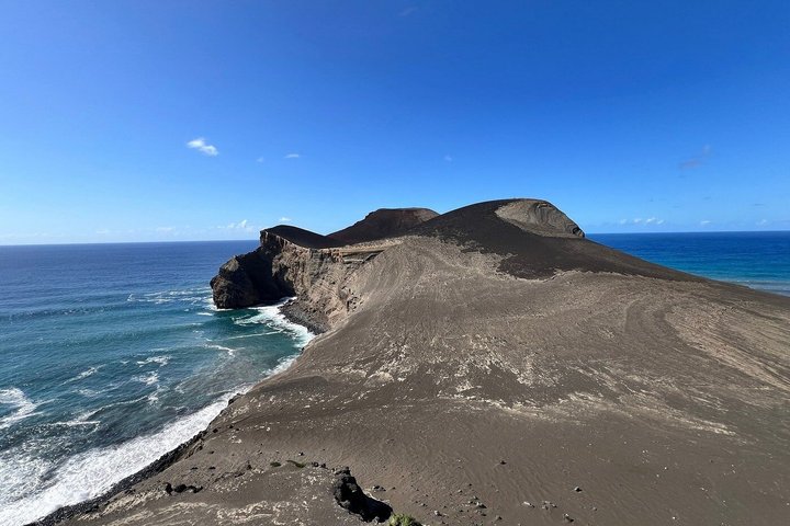 Horta, Faial: 1 Day Tour with Capelinhos, Caldeira and Local Guide