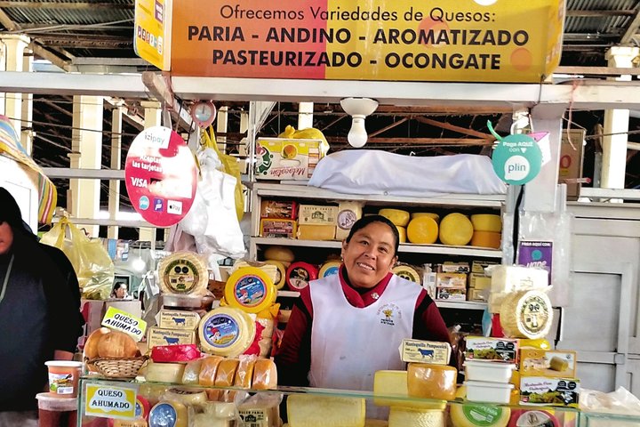 Peruvian Cooking Class Cocktails and Market Tour in Cusco