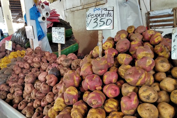 Peruvian Cooking Class Cocktails and Market Tour in Cusco