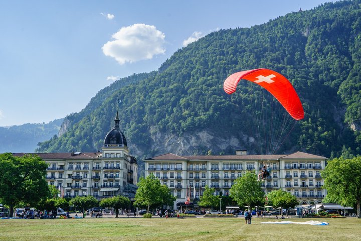 Zurich: Interlaken, Grindelwald & Lauterbrunnen Guided Day Trip