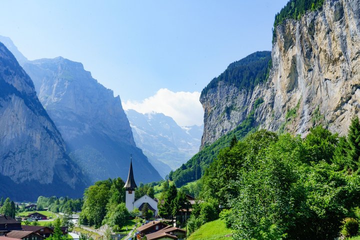 Zurich: Interlaken, Grindelwald & Lauterbrunnen Guided Day Trip