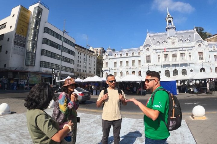 Walking Tour at Valparaiso and Viña with Lunch Starts in Santiago