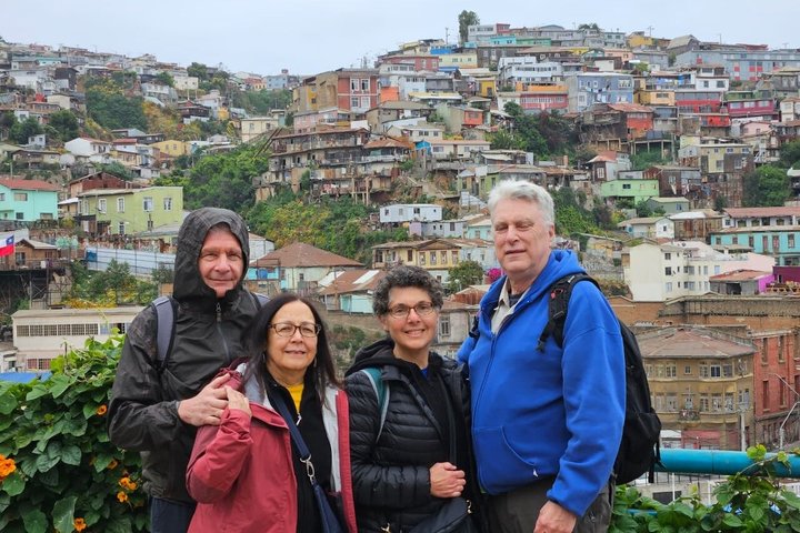 Walking Tour at Valparaiso and Viña with Lunch Starts in Santiago