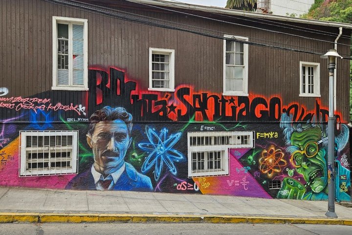 Walking Tour at Valparaiso and Viña with Lunch Starts in Santiago