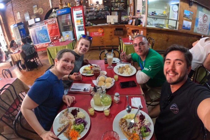 Walking Tour at Valparaiso and Viña with Lunch Starts in Santiago