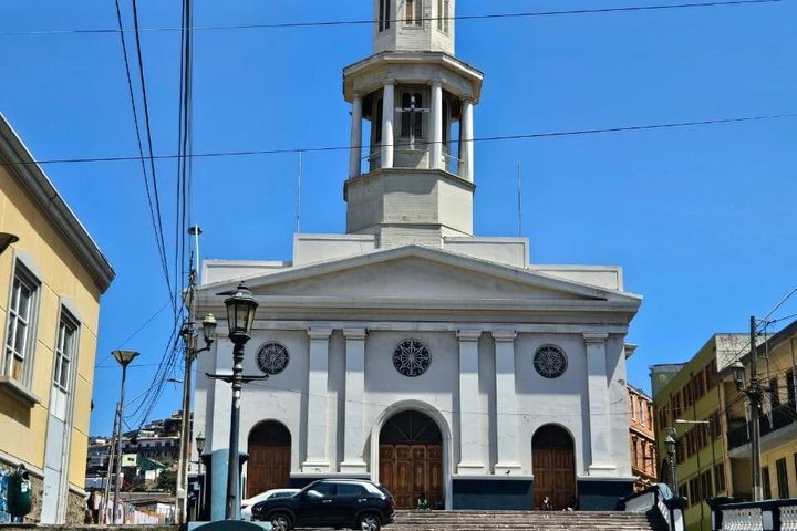 Walking Tour at Valparaiso and Viña with Lunch Starts in Santiago