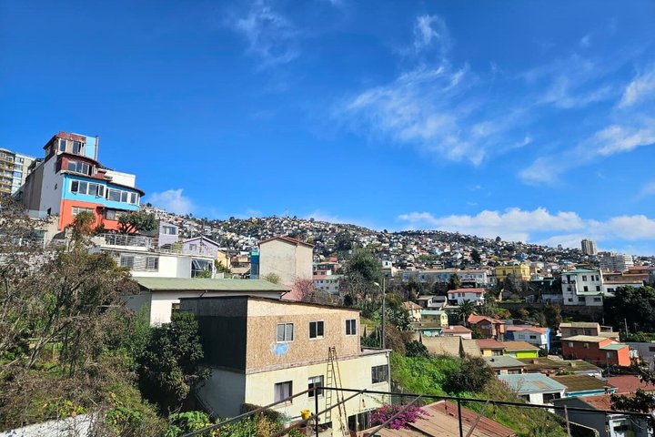 Walking Tour at Valparaiso and Viña with Lunch Starts in Santiago