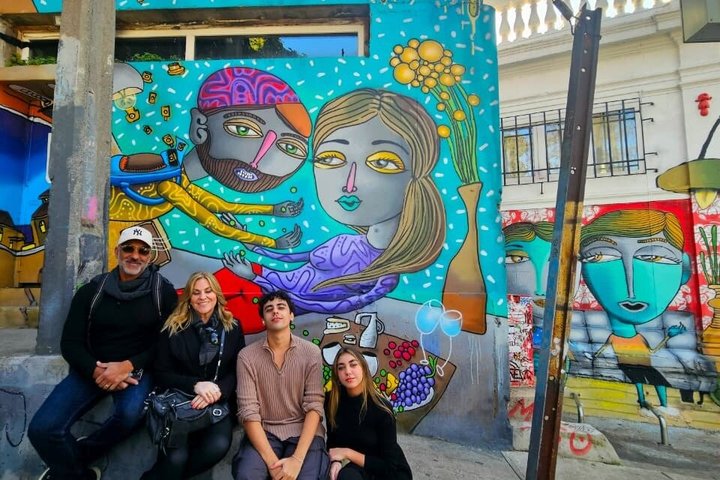 Walking Tour at Valparaiso and Viña with Lunch Starts in Santiago