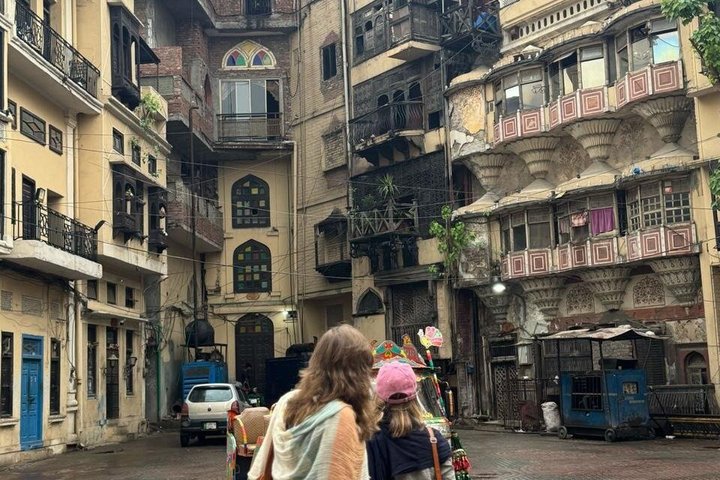 Private Tour Lahore Walled City, Fort, Badshahi Mosque and Wagha