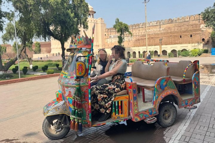 Private Tour Lahore Walled City, Fort, Badshahi Mosque and Wagha