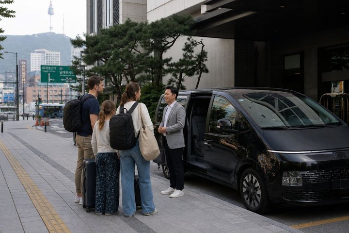 Private Incheon Airport Transfer to or from Seoul (Up to 6)