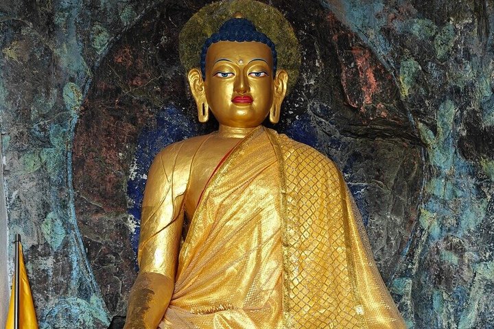 Private Tour of Bodhgaya and Gaya Including Vishnupad Temple