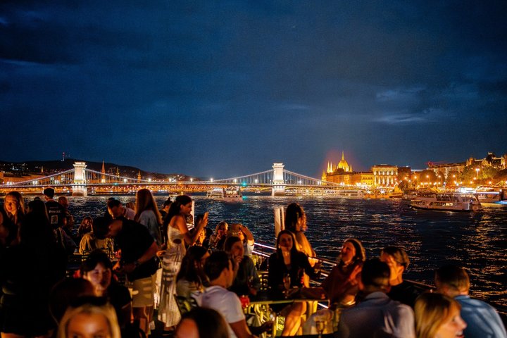 Unlimited Prosseccoo, Beer, Aperol & Limoncello Spritz Cruise