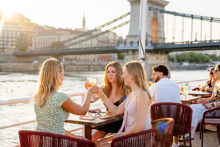 Unlimited Prosseccoo, Beer, Aperol & Limoncello Spritz Cruise