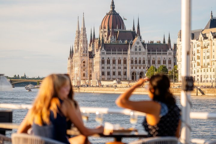 Unlimited Prosseccoo, Beer, Aperol & Limoncello Spritz Cruise