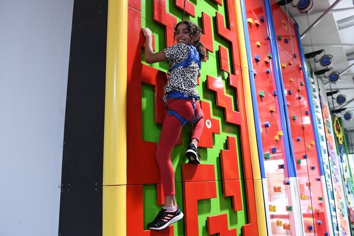 Weekend and Holiday Climb - Climb Quest Milton Keynes