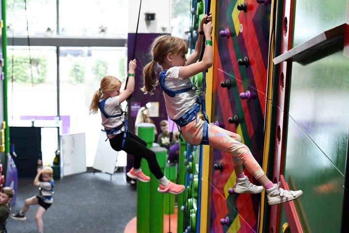 Weekend and Holiday Climb - Climb Quest Milton Keynes