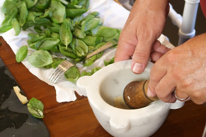 Pesto Class and Wine Tasting in Vernazza, Cinque Terre