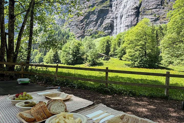 Lauterbrunnen Valley Highlights: Mürren, Waterfalls, Swiss Picnic